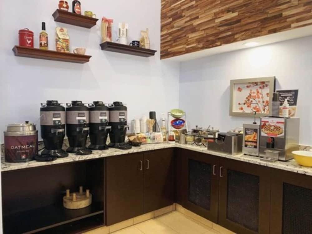 Tysons Corner Suites, A Baymont By Wyndham Виена Екстериор снимка
